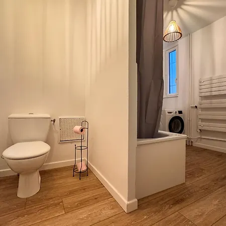 Bel Avec Terrasse Et Jardin Daire